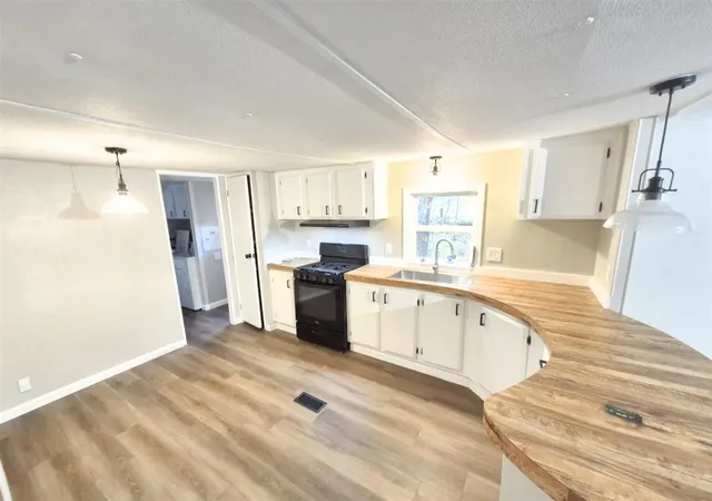 3rd image of 2440 N Mundy Ave, White Cloud, MI 49349 | MLS# 70499303