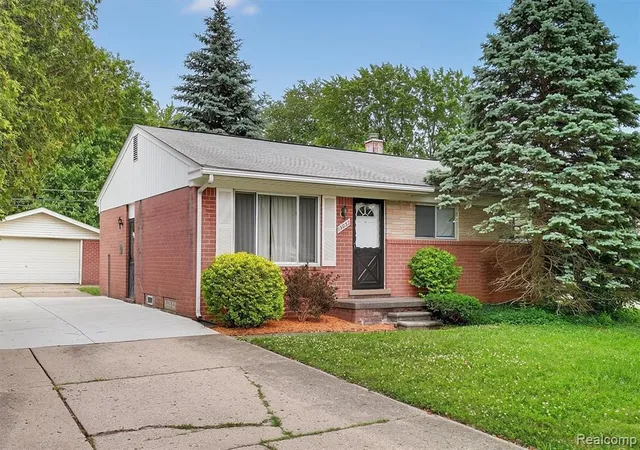 Photo 2 of Single Family Residence at 15032 Arcola St, Livonia, MI 48154 | MLS# 61001647 | | Sold on 2026-06-19