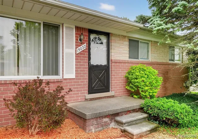 Photo 5 of Single Family Residence at 15032 Arcola St, Livonia, MI 48154 | MLS# 61001647 | | Sold on 2026-06-19