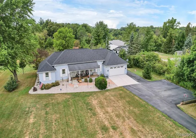 1st image of 6070 Atlas Rd, Grand Blanc, MI 48439 | MLS# 61021373