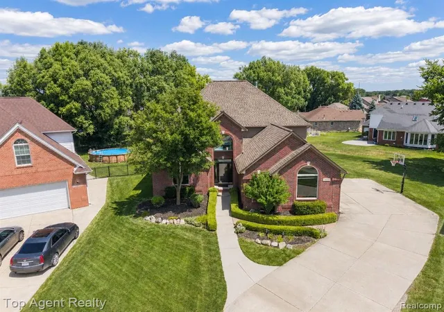 Photo 2 of Sale Pending at 53268 Kakos Dr, Chesterfield, MI 48051 | MLS# 61014583 | Listing updated on 2026-08-20