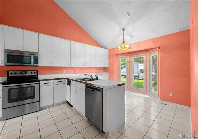 Listing Photo 4 - Condo for sale in building located at 24533 Martel Dr, Farmington Hills, MI 48335