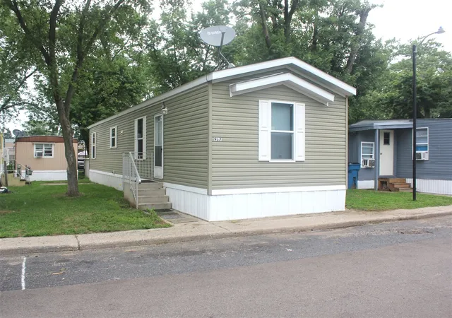 Photo 1 of Single family home for sale at 917 Marlin Ave, Wyoming, MI 49509 | MLS# 70554780 | Listing updated on 2026-09-10