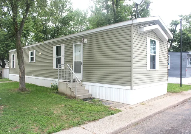 Photo 2 of Single family home for sale at 917 Marlin Ave, Wyoming, MI 49509 | MLS# 70554780 | Listing updated on 2026-09-10