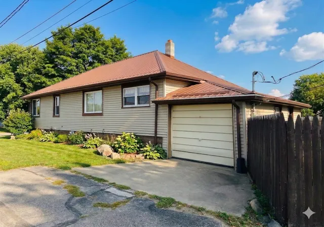 Homes for sale in Pinconning, MI | 413 W 4th St, Pinconning, MI 48650 | MLS# 80066433