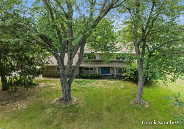 Photo 2 of Sale Pending at 4674 Fennessy St, Grand Rapids, MI 49534 | MLS# 70553462 | Listing updated on 2026-08-28