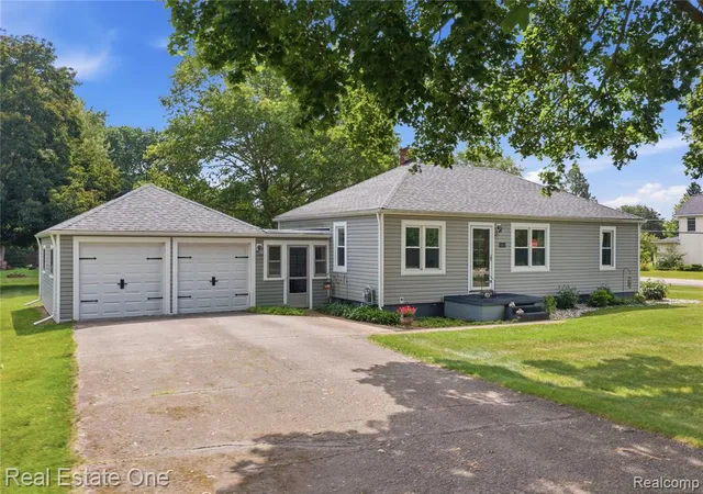 Homes for sale in Pinckney, MI | 665 S Howell St, Pinckney, MI 48169 | MLS# 61007480