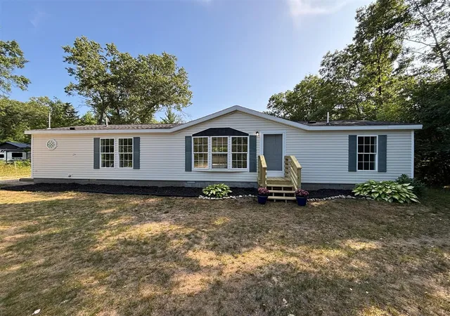 Photo 2 of Single family home for sale at 1495 W Lakewood Rd, Whitehall, MI 49461 | MLS# 70553869 | Listing updated on 2026-09-08
