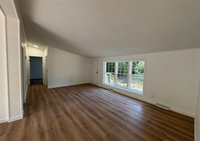 Photo 4 of Single family home for sale at 1495 W Lakewood Rd, Whitehall, MI 49461 | MLS# 70553869 | Listing updated on 2026-09-08