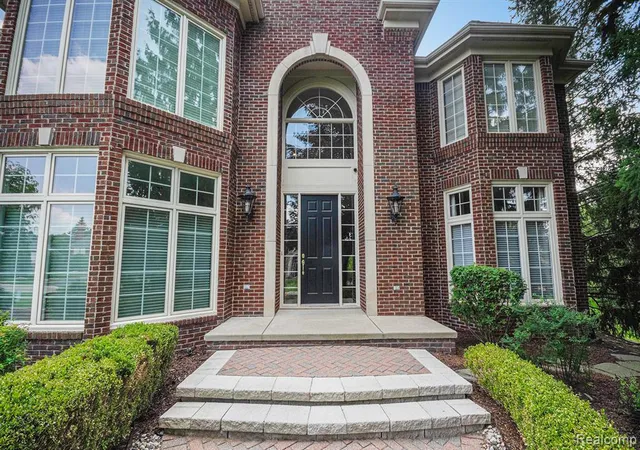 Photo 4 of Single family home for sale at 4831 Goodison Pl Dr, Rochester, MI 48306 1674 | MLS# 61013378 | Listing updated on 2026-10-24