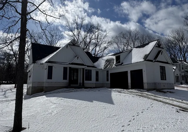 Homes for sale in Orchard Lake, MI | 5615 Old Orchard Trl, Orchard Lake, MI 48324 | MLS# 70519314
