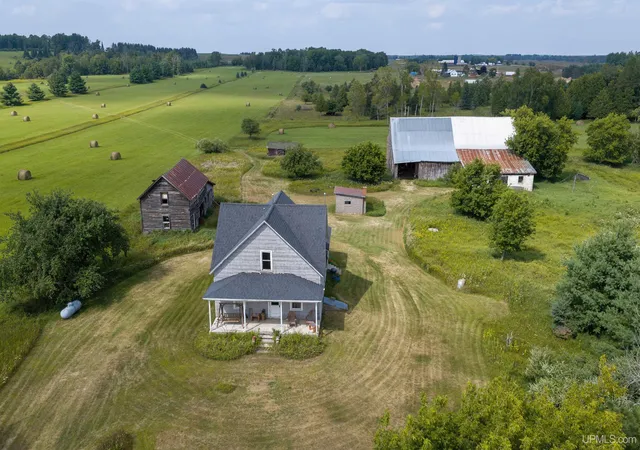 3rd image of 1202 S 135 Ln, Bark River, MI 49807 | MLS# 50219391