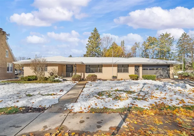 1st image of 1639 Oak St, Niles, MI 49120 | MLS# 70504798