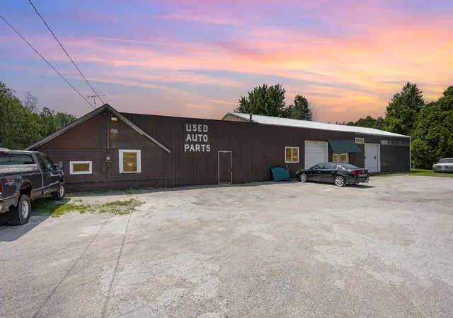 3rd image of 3322 Old Kawkawlin Rd, Bay City, MI 48706 | MLS# 50178552