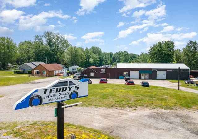 4th image of 3322 Old Kawkawlin Rd, Bay City, MI 48706 | MLS# 50178552