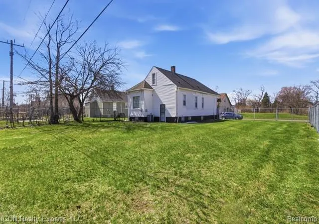 5th image of 13540 Moran St, Hamtramck, MI 48212 4605 | MLS# 60985130