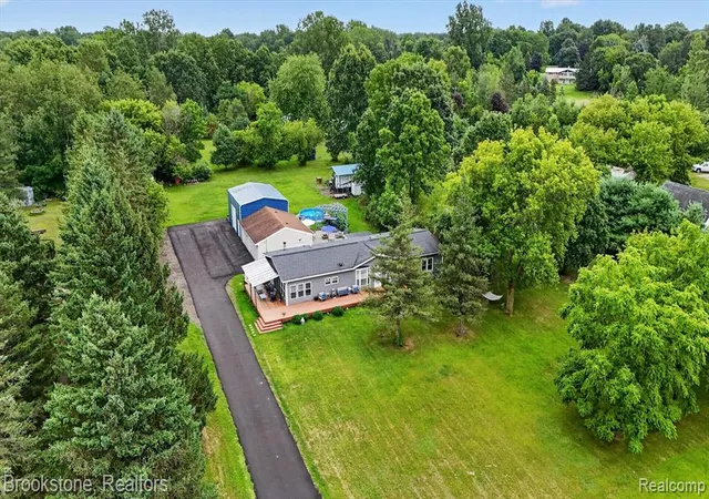 2nd image of 11935 Beardslee Rd, Perry, MI 48872 | MLS# 61018612