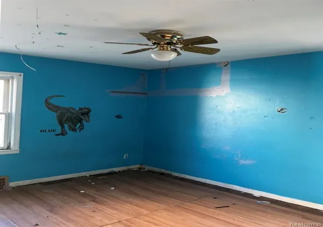 3rd image of 18541 Kingsville St, Harper Woods, MI 48225 | MLS# 60973384