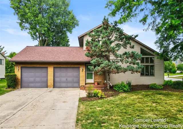 Homes for sale in Grand Rapids, MI | 4551 Springmont Dr, Grand Rapids, MI 49512 | MLS# 70543664