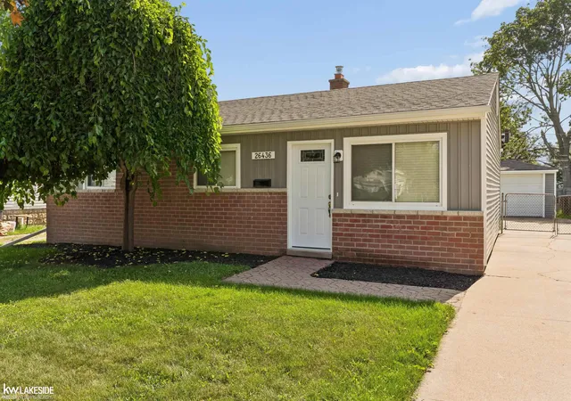 Homes for sale in Roseville, MI | 26436 Hollywood St, Roseville, MI 48066 | MLS# 50214408