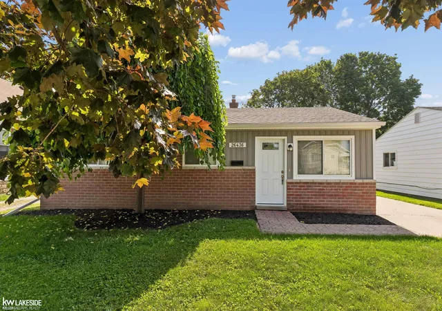 Homes for sale in Roseville, MI | 26436 Hollywood St, Roseville, MI 48066 | MLS# 50214408