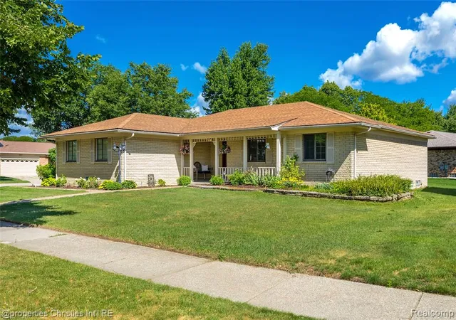Homes for sale in Troy, MI | 6805 Emerald Shores Dr, Troy, MI 48085 | MLS# 61004900