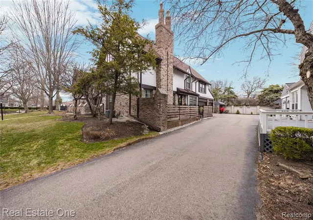Photo 3 of Condo for sale at 21901 Shore Pointe Ln #39, Saint Clair Shores, MI 48080 | MLS# 61020222 | Listing updated on 2026-09-06