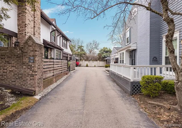 Photo 4 of Condo for sale at 21901 Shore Pointe Ln #39, Saint Clair Shores, MI 48080 | MLS# 61020222 | Listing updated on 2026-09-06