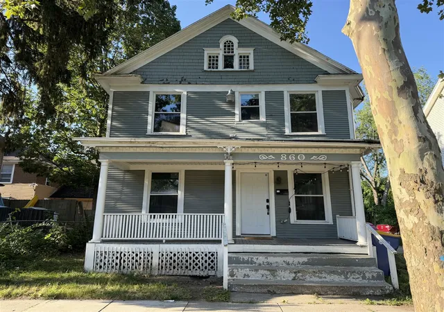 Photo 1 of Single family home for sale at 860 Worden St, Grand Rapids, MI 49507 | MLS# 70548453 | Listing updated on 2026-08-08
