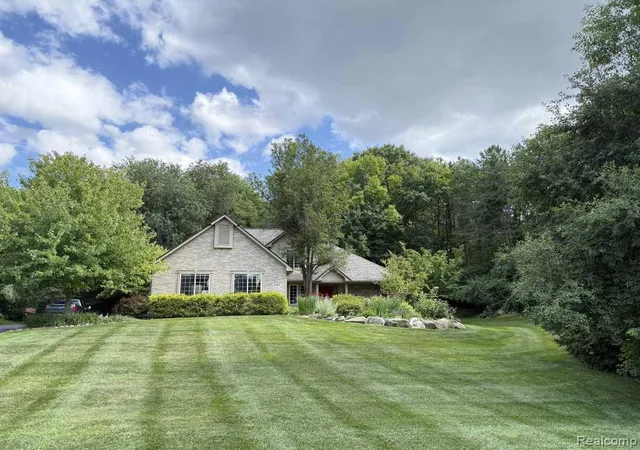 1st image of 145 Howland Pines Dr, Oxford, MI 48371 | MLS# 61018434
