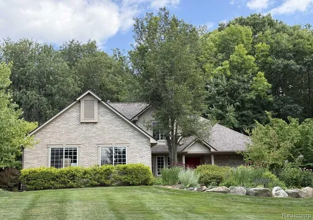 2nd image of 145 Howland Pines Dr, Oxford, MI 48371 | MLS# 61018434