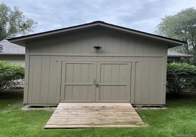 31st image of 145 Howland Pines Dr, Oxford, MI 48371 | MLS# 61018434