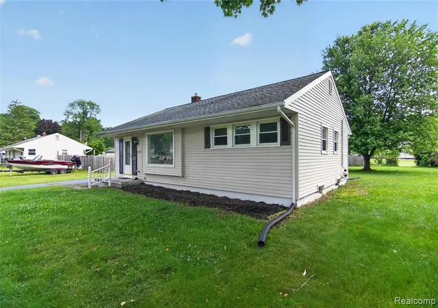 Homes for sale in Jackson, MI | 2730 Hillcrest St, Jackson, MI 49203 | MLS# 61001995