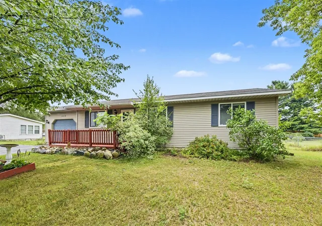 1st image of 1862 W Curry Dr, Traverse City, MI 49685 | MLS# 70550663