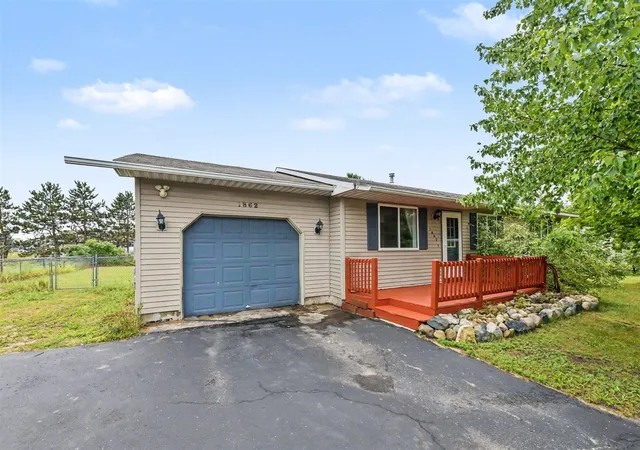 2nd image of 1862 W Curry Dr, Traverse City, MI 49685 | MLS# 70550663