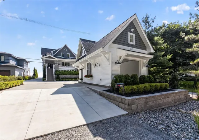 Photo 3 of Single family home for sale at 214 Athlone Beach, Bay City, MI 48706 | MLS# 50215461 | Listing updated on 2026-07-20