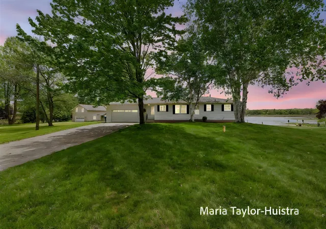 3rd image of 16040 Robrick Ave, Grand Haven, MI 49417 | MLS# 70495827