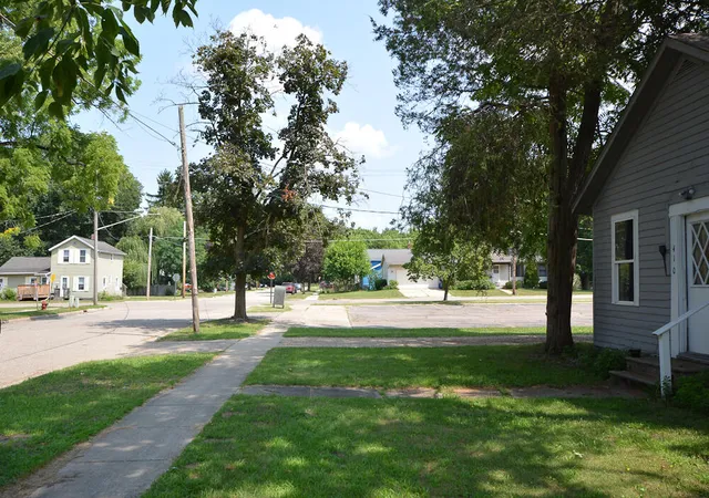 21st image of 410 N Lagrave St, Paw Paw, MI 49079 | MLS# 70548421