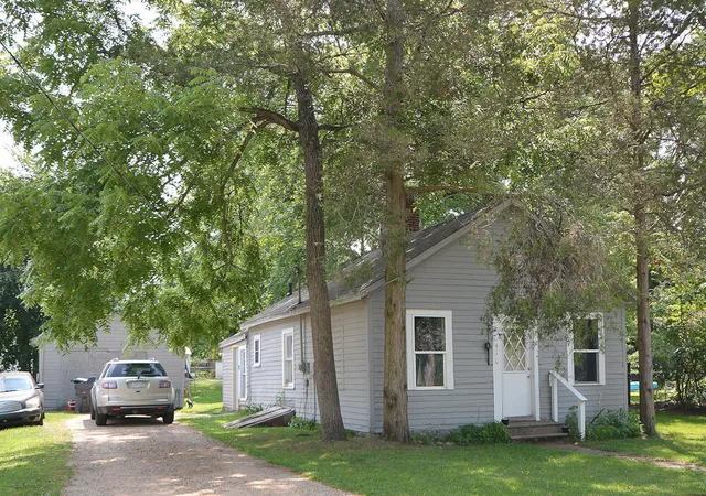 2nd image of 410 N Lagrave St, Paw Paw, MI 49079 | MLS# 70548421