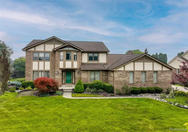 Photo 1 of Sale Pending at 19678 Ashley Ct, Livonia, MI 48152 4025 | MLS# 61014123 | Listing updated on 2026-10-18
