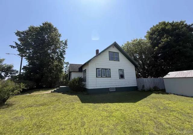 Photo 4 of Single family home for sale at 1225 Washington Ave, Escanaba, MI 49829 | MLS# 50216813 | Listing updated on 2026-09-21