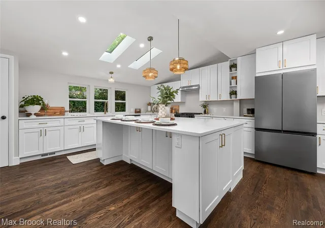 Photo 4 of Sale Pending at 16240 Amherst Ave, Beverly Hills, MI 48025 | MLS# 61013762 | Listing updated on 2026-08-14