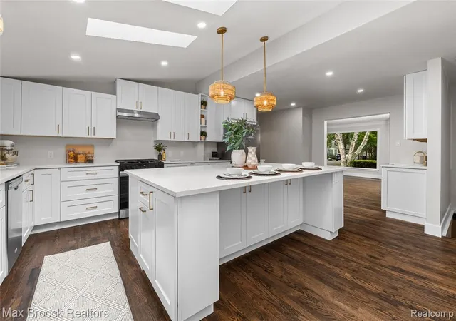 Photo 5 of Sale Pending at 16240 Amherst Ave, Beverly Hills, MI 48025 | MLS# 61013762 | Listing updated on 2026-08-14