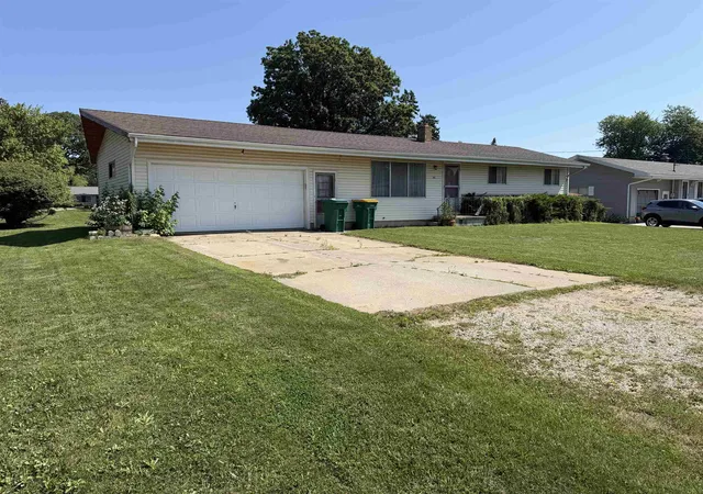 Homes for sale in Bay City, MI | 2915 Continental Dr, Bay City, MI 48706 | MLS# 50213851
