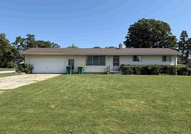 Homes for sale in Bay City, MI | 2915 Continental Dr, Bay City, MI 48706 | MLS# 50213851