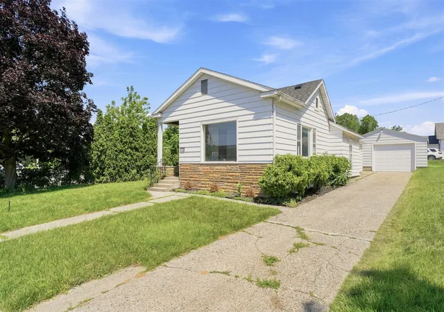 Homes for sale in Greenville, MI | 110 E Summit St, Greenville, MI 48838 | MLS# 70543765