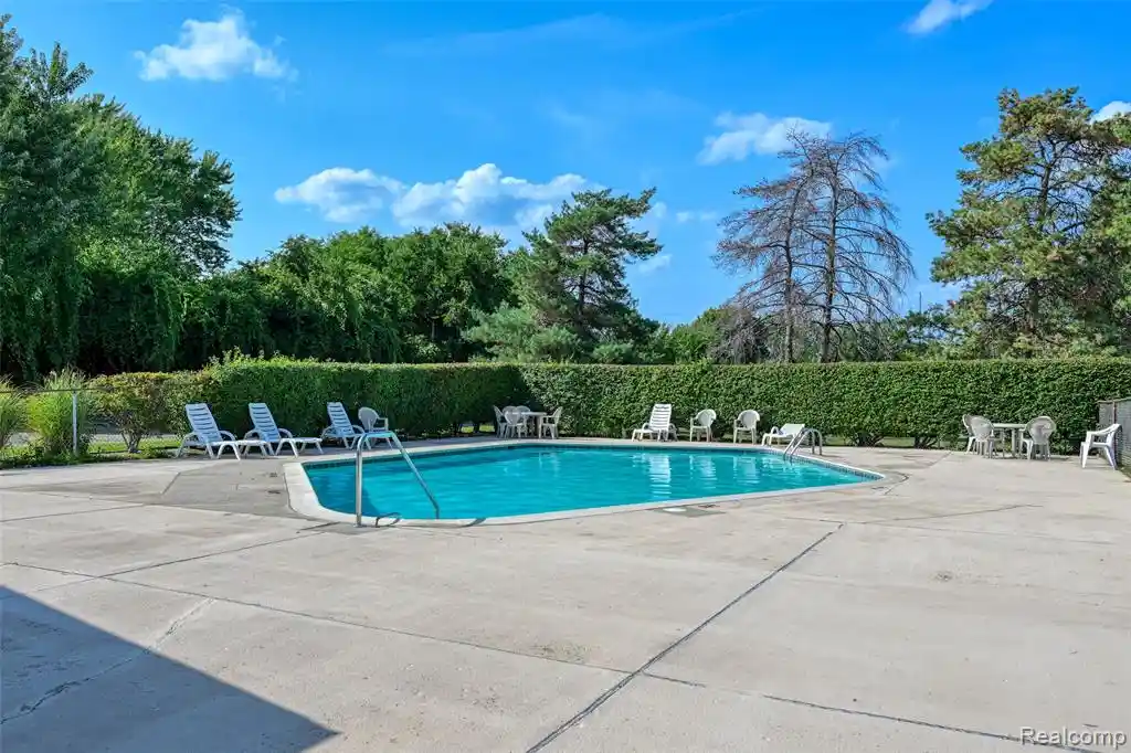 Listing Photo 2 - Condo for sale in 32013 W 12 Mile Rd located at 32013 W 12 Mile Rd, Oakland, MI 48334 - Unit 32013 W 12 Mile Rd