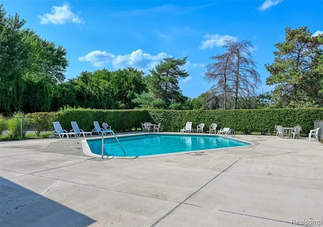 Photo 2 of Condo for sale at 32013 W 12 Mile Rd, Farmington Hills, MI 48334 3652 | MLS# 61024597 | Listing updated on 2026-08-29