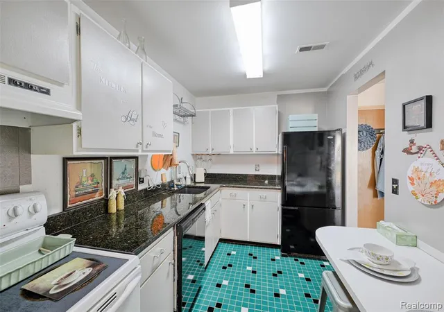 Photo 3 of Condo for sale at 32013 W 12 Mile Rd, Farmington Hills, MI 48334 3652 | MLS# 61024597 | Listing updated on 2026-08-29
