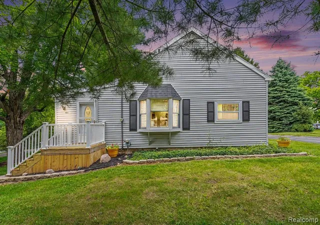 Homes for sale in Lansing, MI | 1014 Pearl St, Lansing, MI 48906 | MLS# 61008465